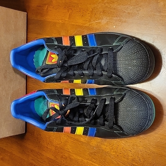 Adidas Superstar Shell Toe Size 10.5 - Picture 3 of 5